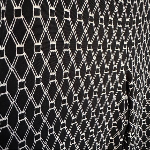 Chicos Travelers geometric print pull on size 2 / large - Picture 5 of 5